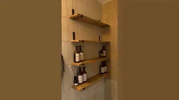 Настенные полки в ванной комнате 🤌 #мебельиздерева #мебельподзаказ #diy #мебель #мебельизмассива